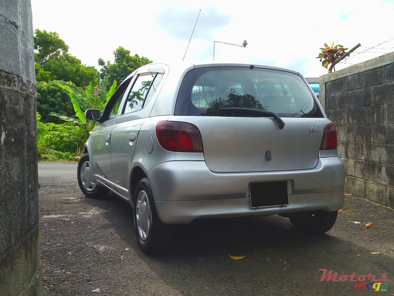 2000' Toyota Vitz photo #3