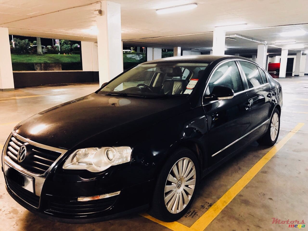 2009' Volkswagen Passat photo #1