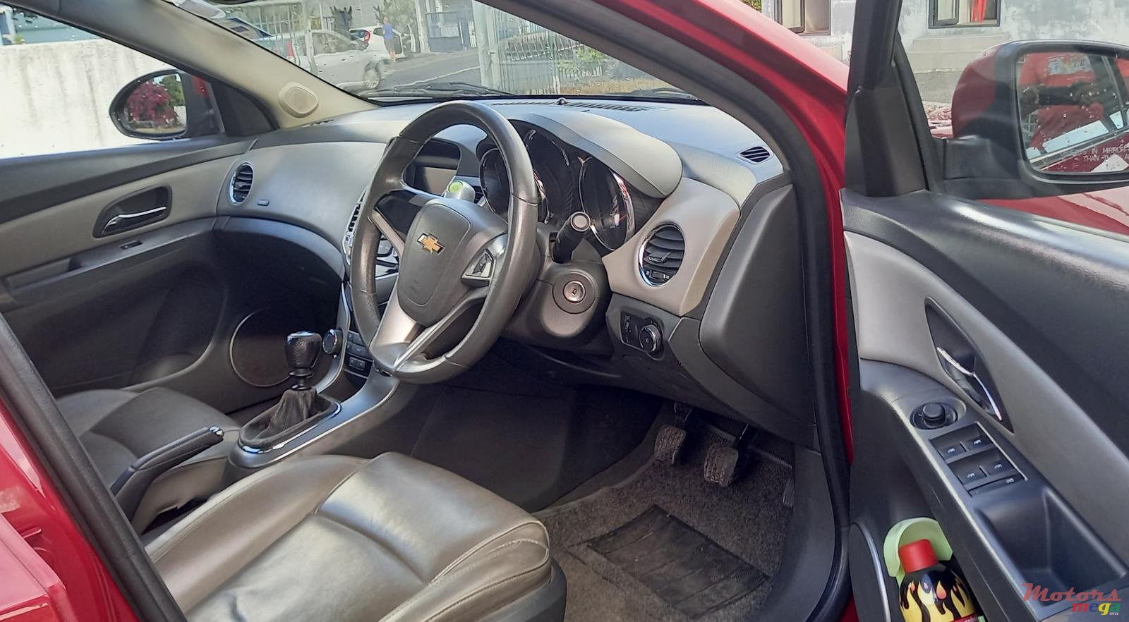 2010' Chevrolet Cruze photo #5