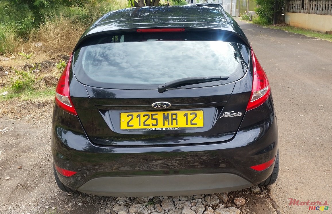 2012' Ford Fiesta photo #4