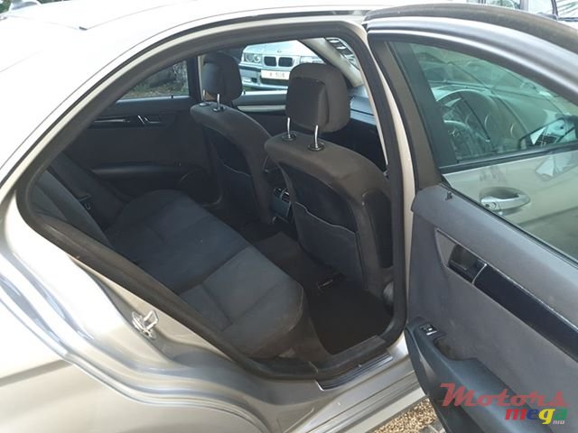 2009' Mercedes-Benz C-Class photo #3