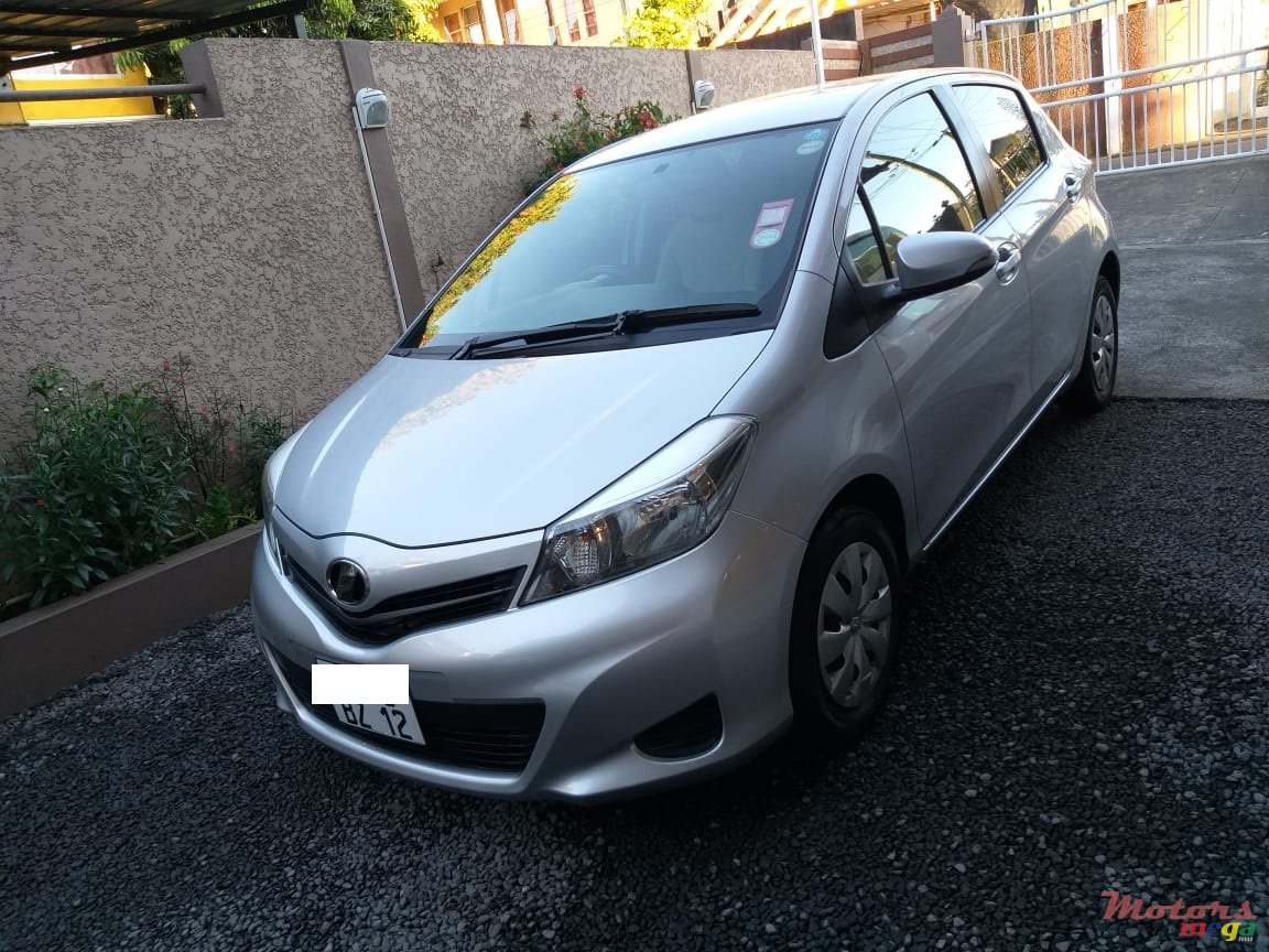 2012' Toyota Vitz photo #3