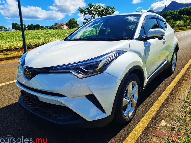 2019' Toyota C-HR 1.2T S-T LED Package photo #2