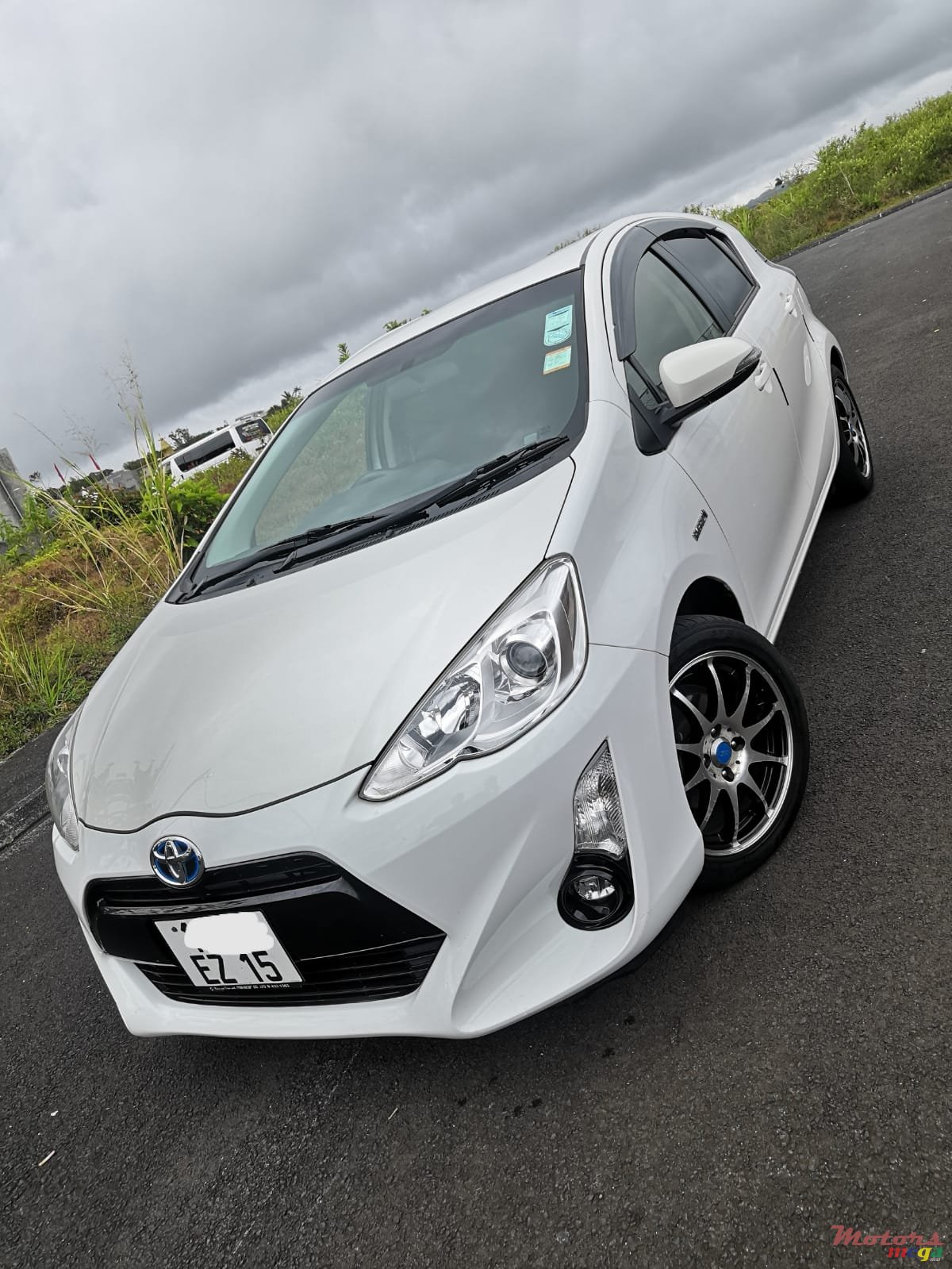 2015' Toyota Aqua Limited Edition 1500cc Japan photo #4