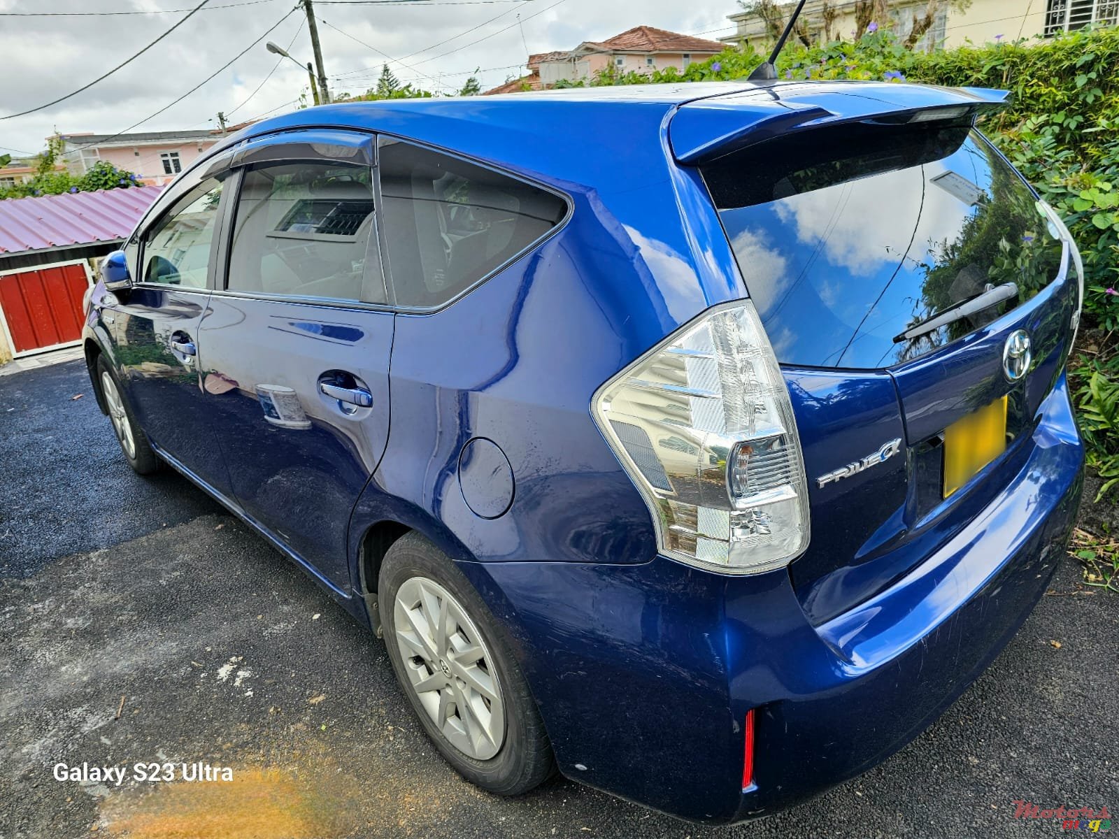 2014' Toyota Prius+ photo #2