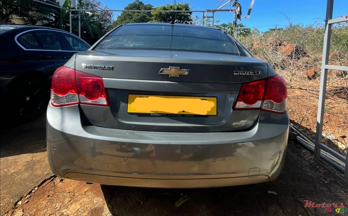 2012' Chevrolet Cruze photo #2