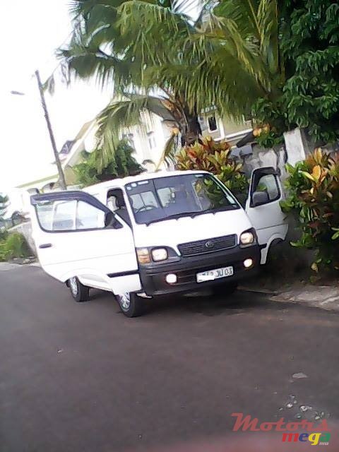 2003' Toyota HiAce 15 places photo #1
