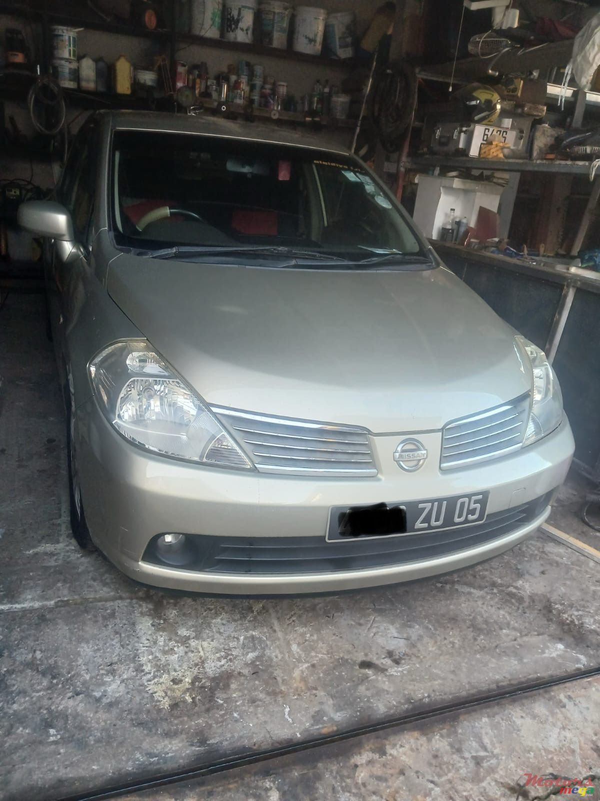 2005' Nissan Tiida photo #2