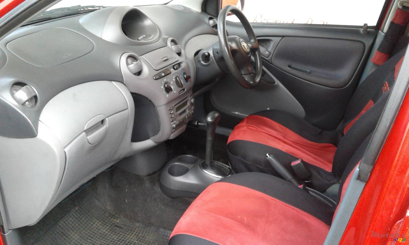 2002' Toyota Vitz photo #3