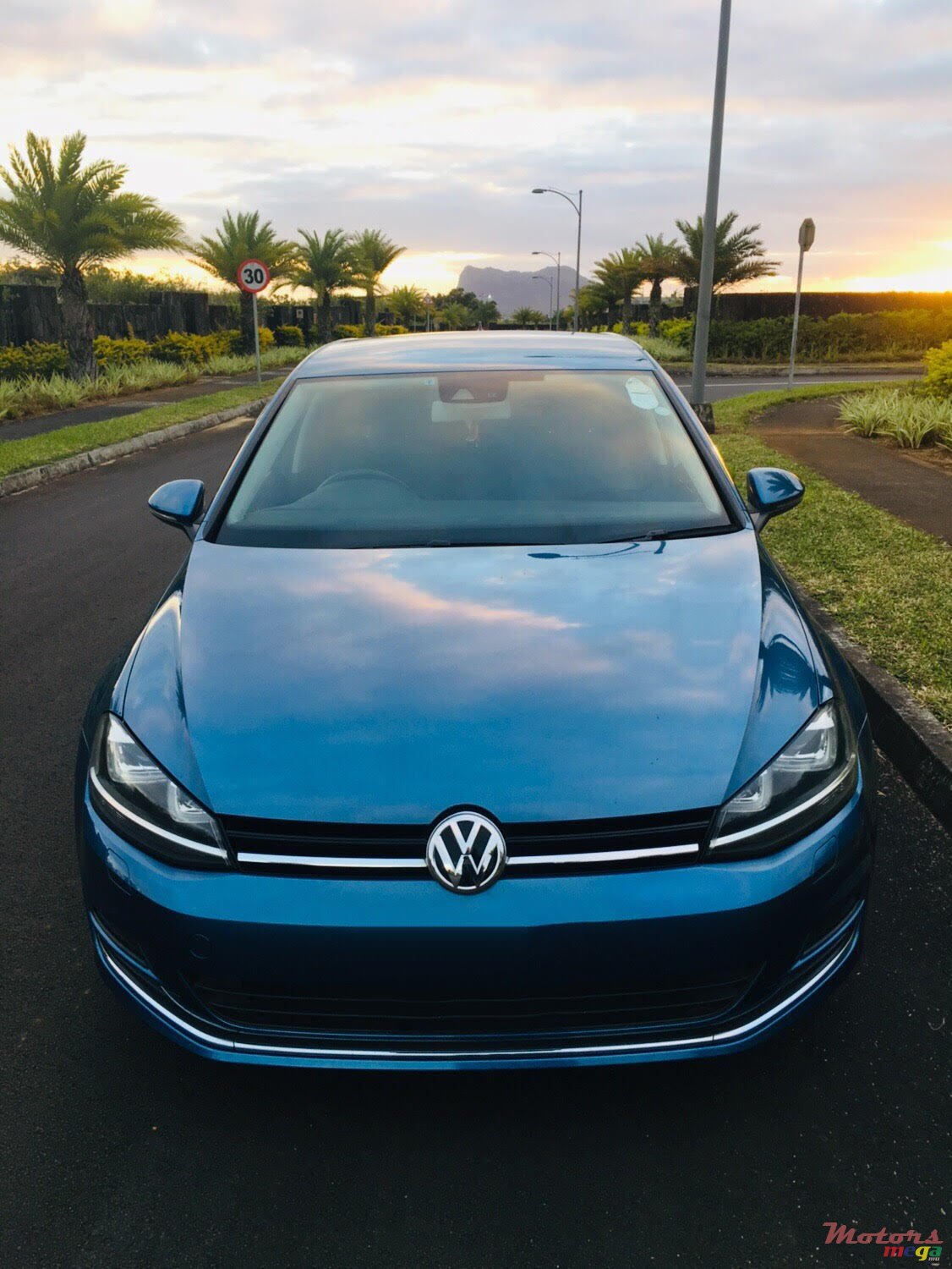 2014' Volkswagen Golf photo #2