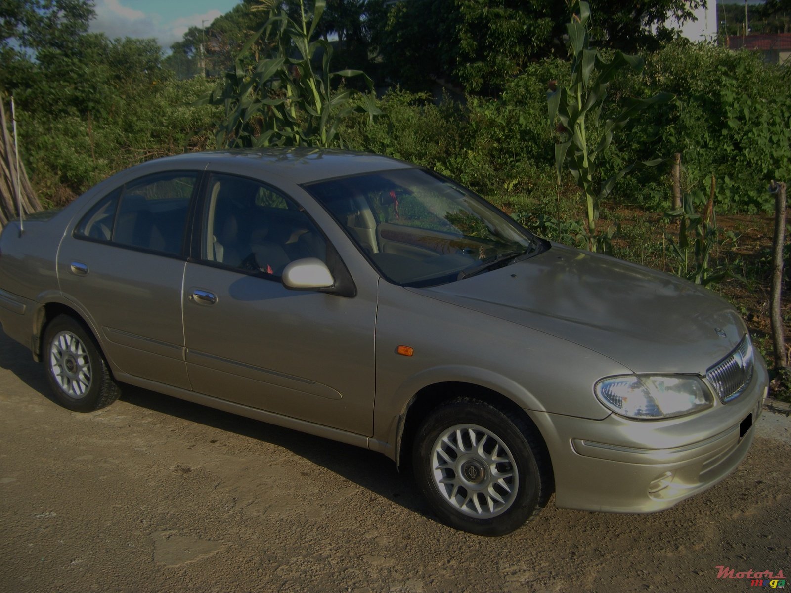 2003' Nissan Sunny photo #2