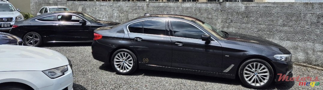 2017' BMW 530 photo #2