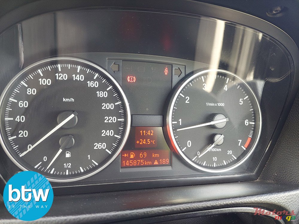 2009' BMW 320 photo #7