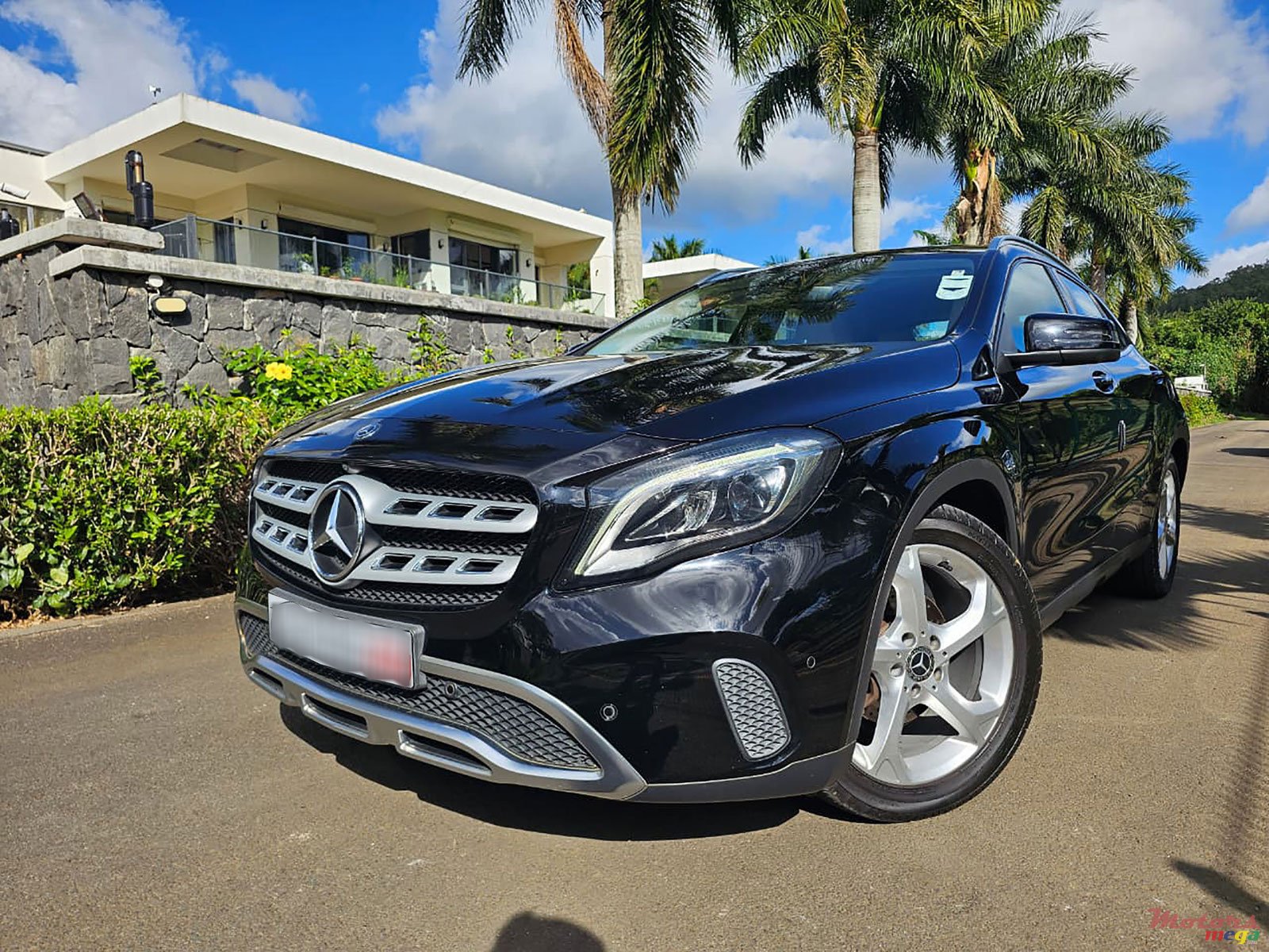 2020' Mercedes-Benz GLA 180 Urban 1.6 photo #3