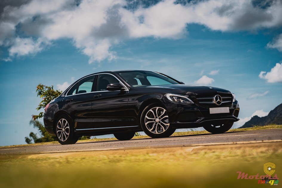 2016' Mercedes-Benz 300 photo #1