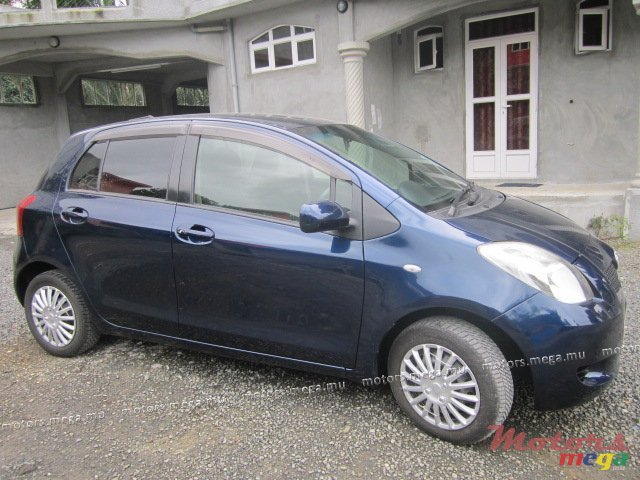 2005' Toyota Vitz  photo #1