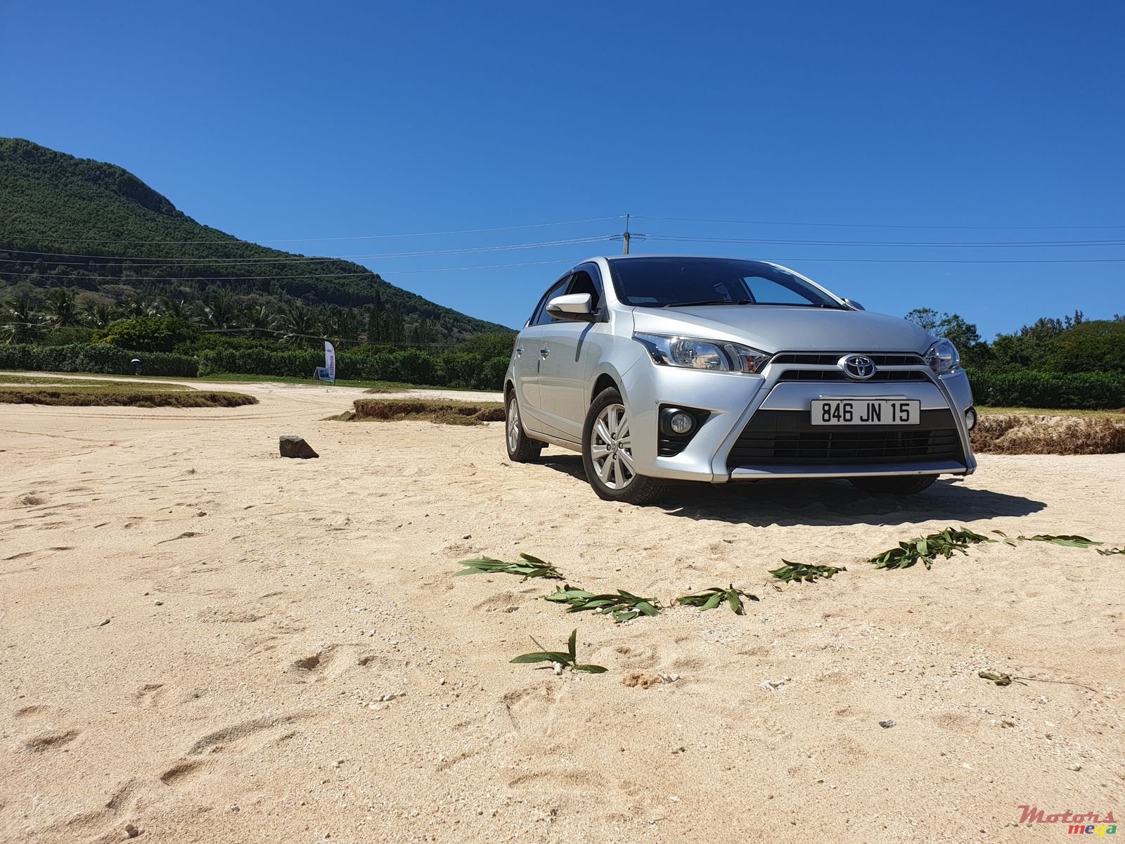2015' Toyota Yaris photo #2