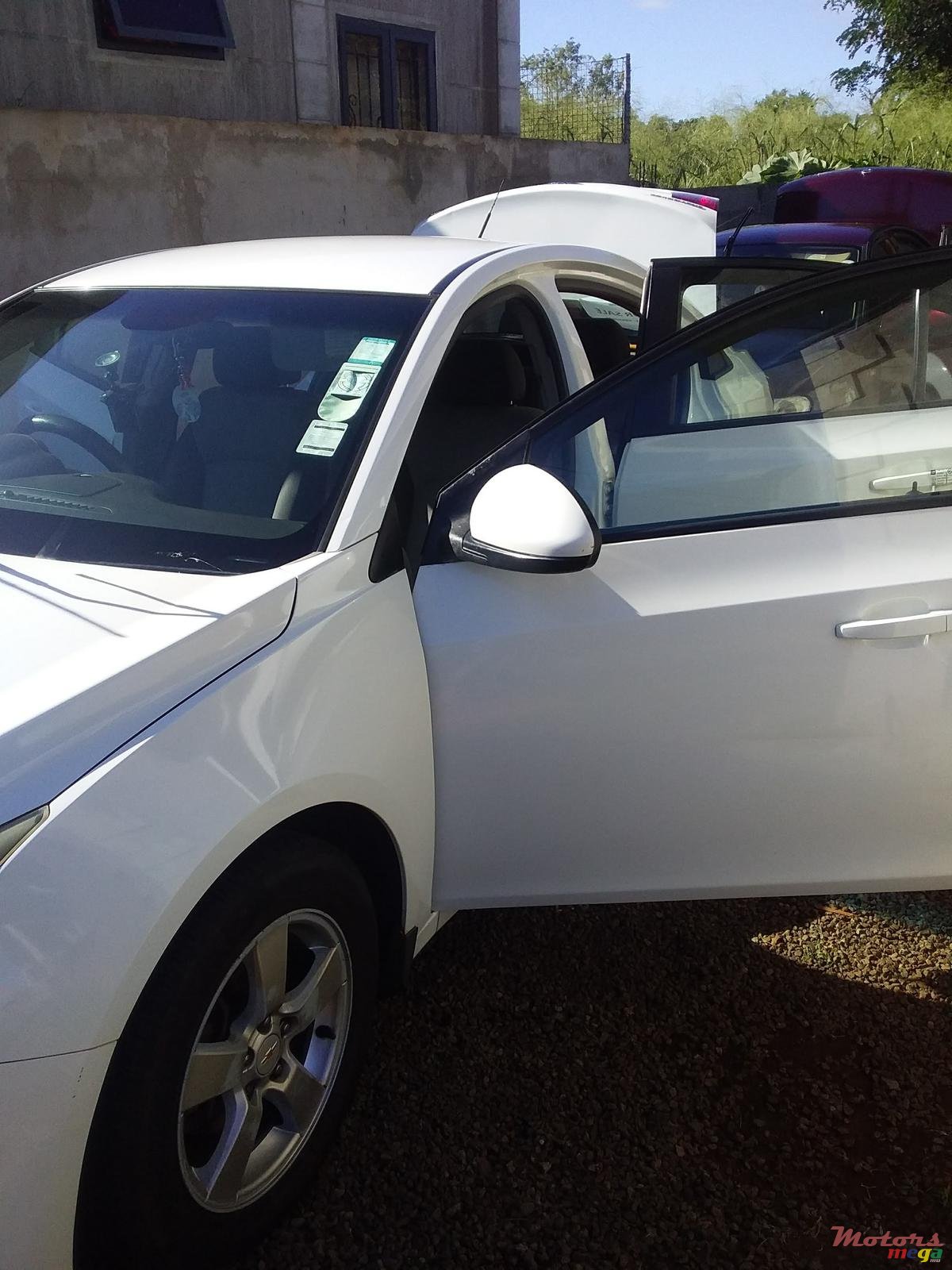 2010' Chevrolet Cruze photo #1