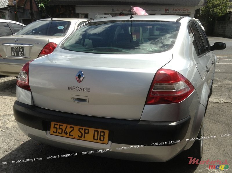 2008' Renault Megane photo #3