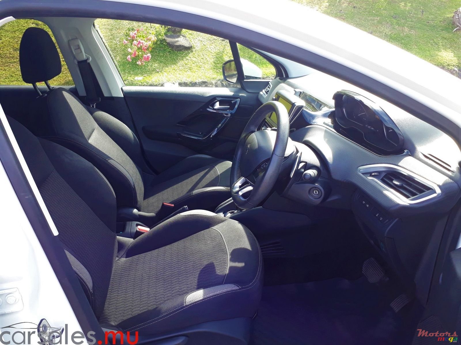 2016' Peugeot 208 1.2 Puretech photo #5