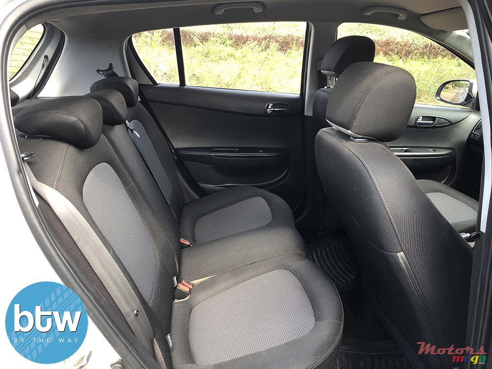 2015' Hyundai i20 photo #5