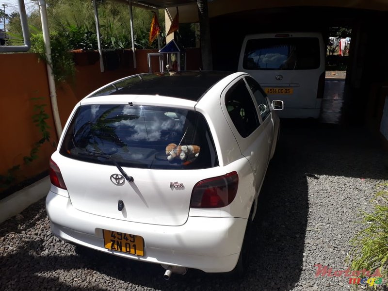 2001' Toyota Vitz photo #4