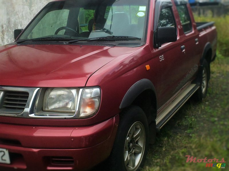 2002' Nissan Hardbody photo #1