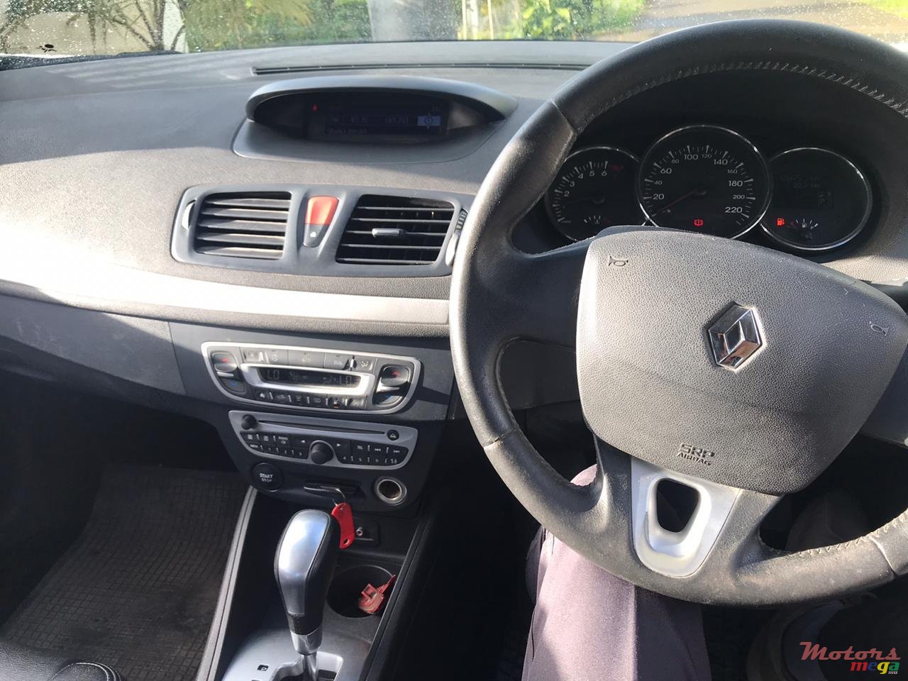 2011' Renault Fluence photo #3