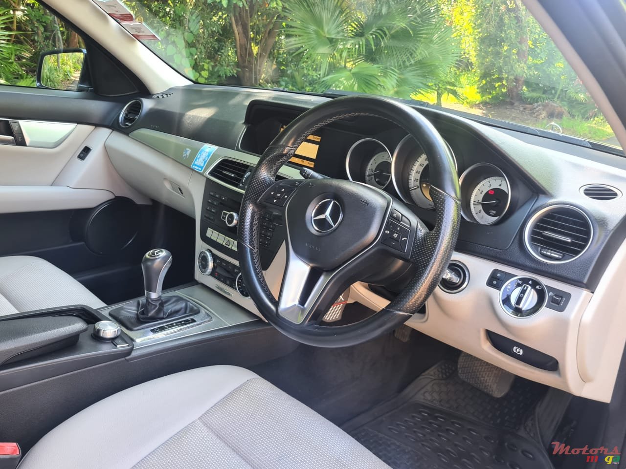 2012' Mercedes-Benz C-Class photo #6