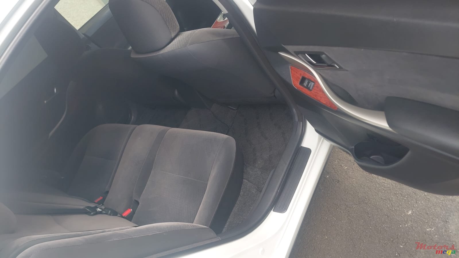 2013' Toyota Premio photo #4