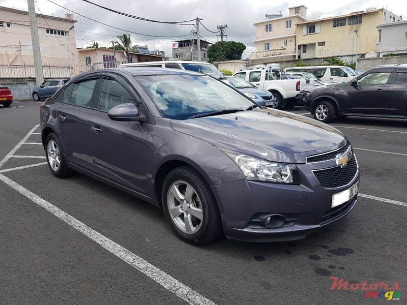 2011' Chevrolet Cruze photo #1