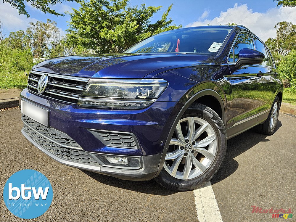2017' Volkswagen Tiguan photo #2
