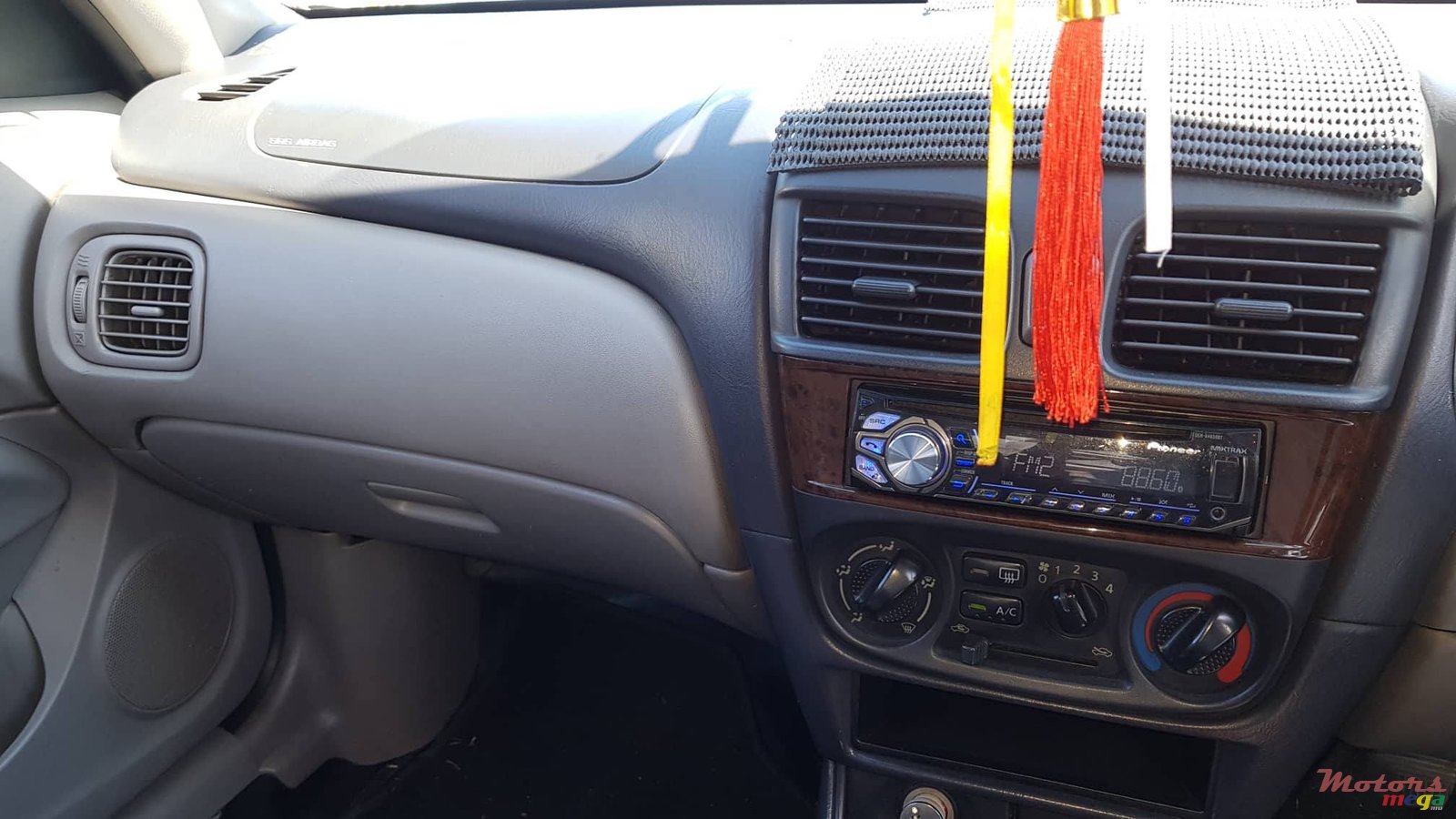 2003' Nissan Sunny photo #1