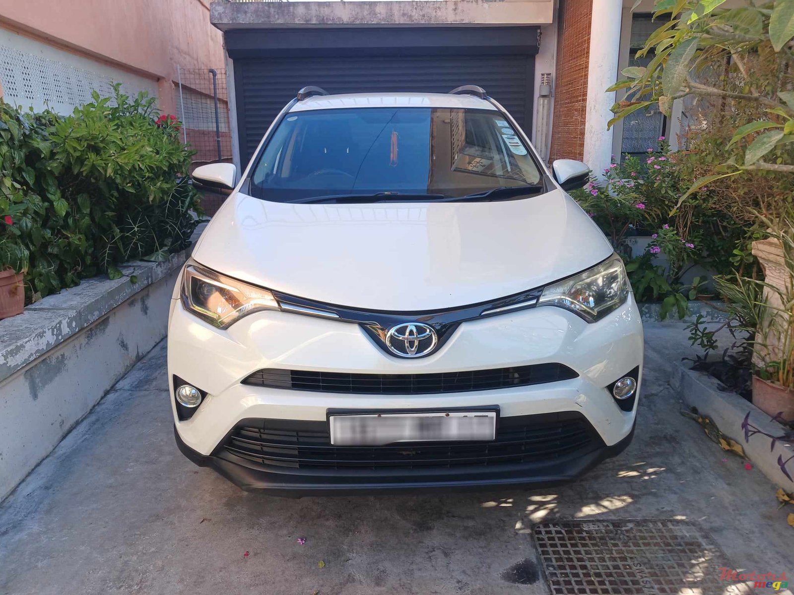 2017' Toyota RAV4 photo #1