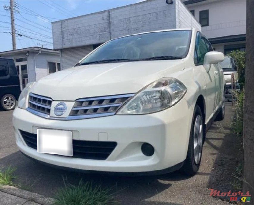 2008' Nissan Tiida photo #1