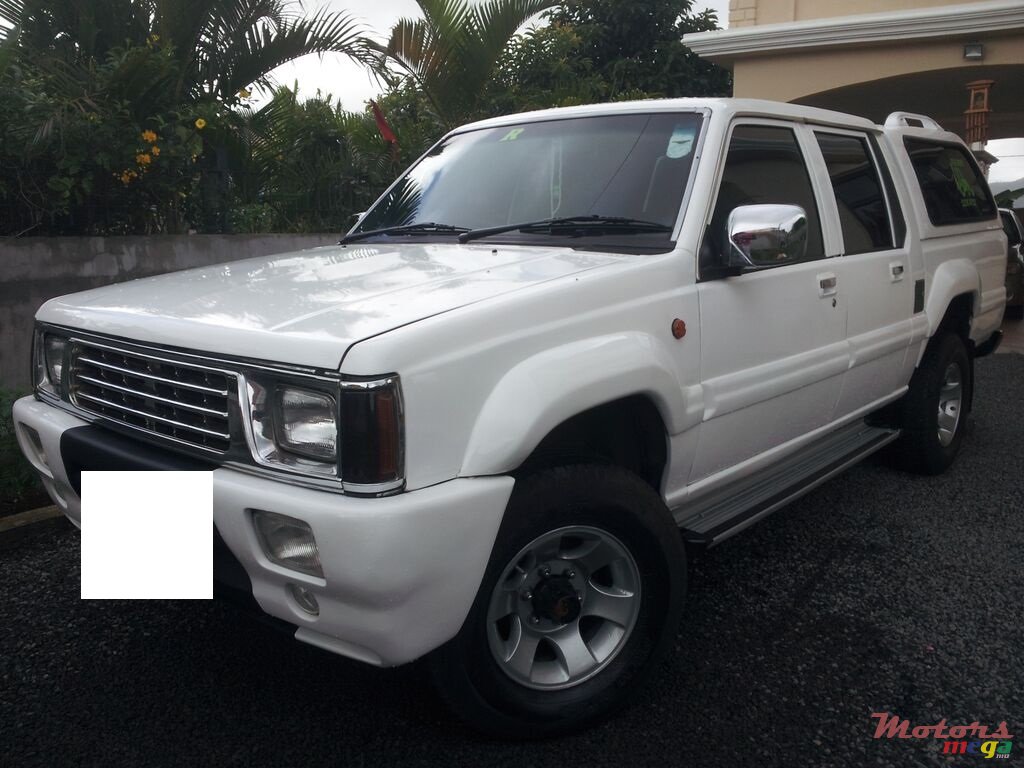 1994' Mitsubishi Strada photo #1
