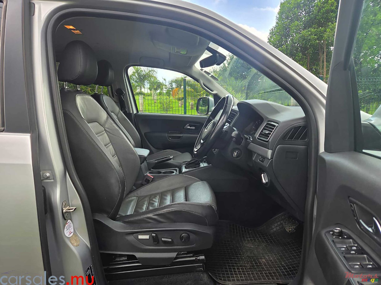 2019' Volkswagen Amarok 3.0 V6 TDI 4Motion photo #5