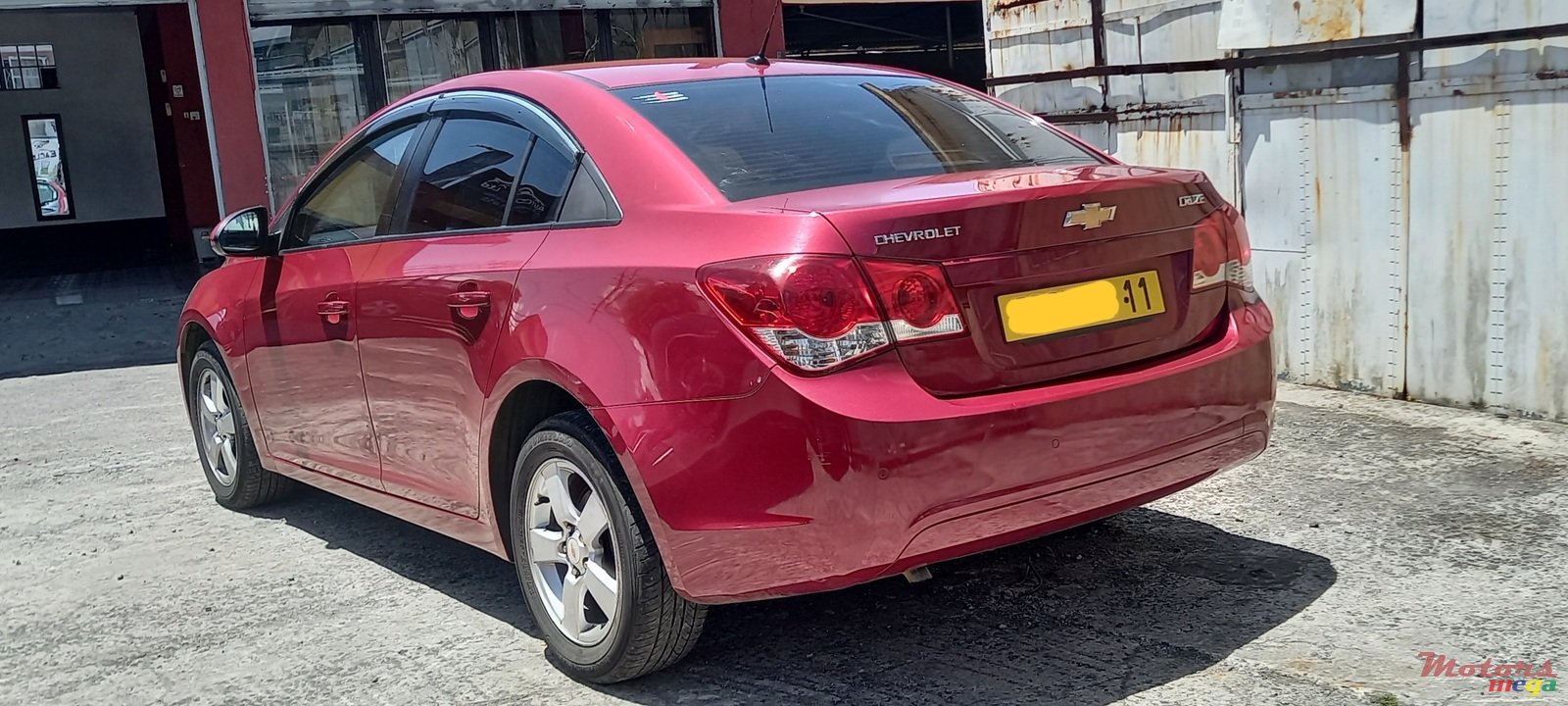 2011' Chevrolet Cruze photo #2