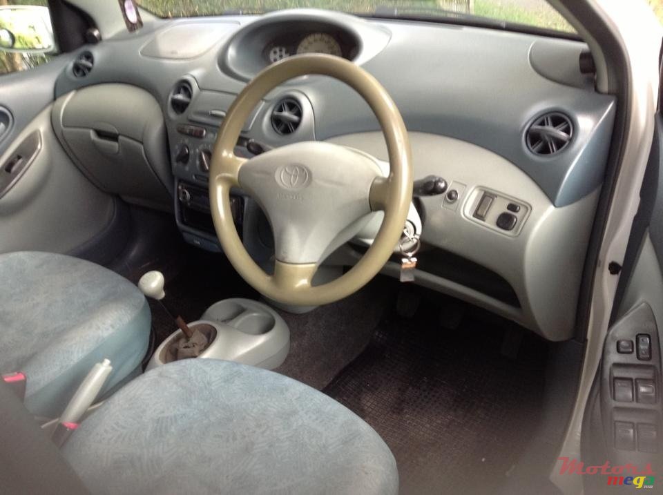 1999' Toyota Vitz photo #3