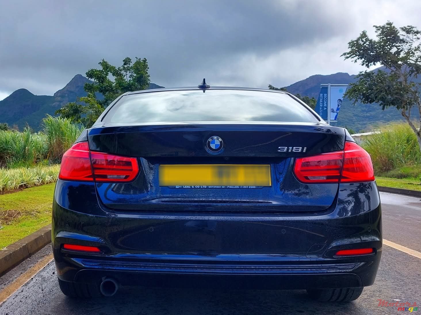 2017' BMW 318 photo #4