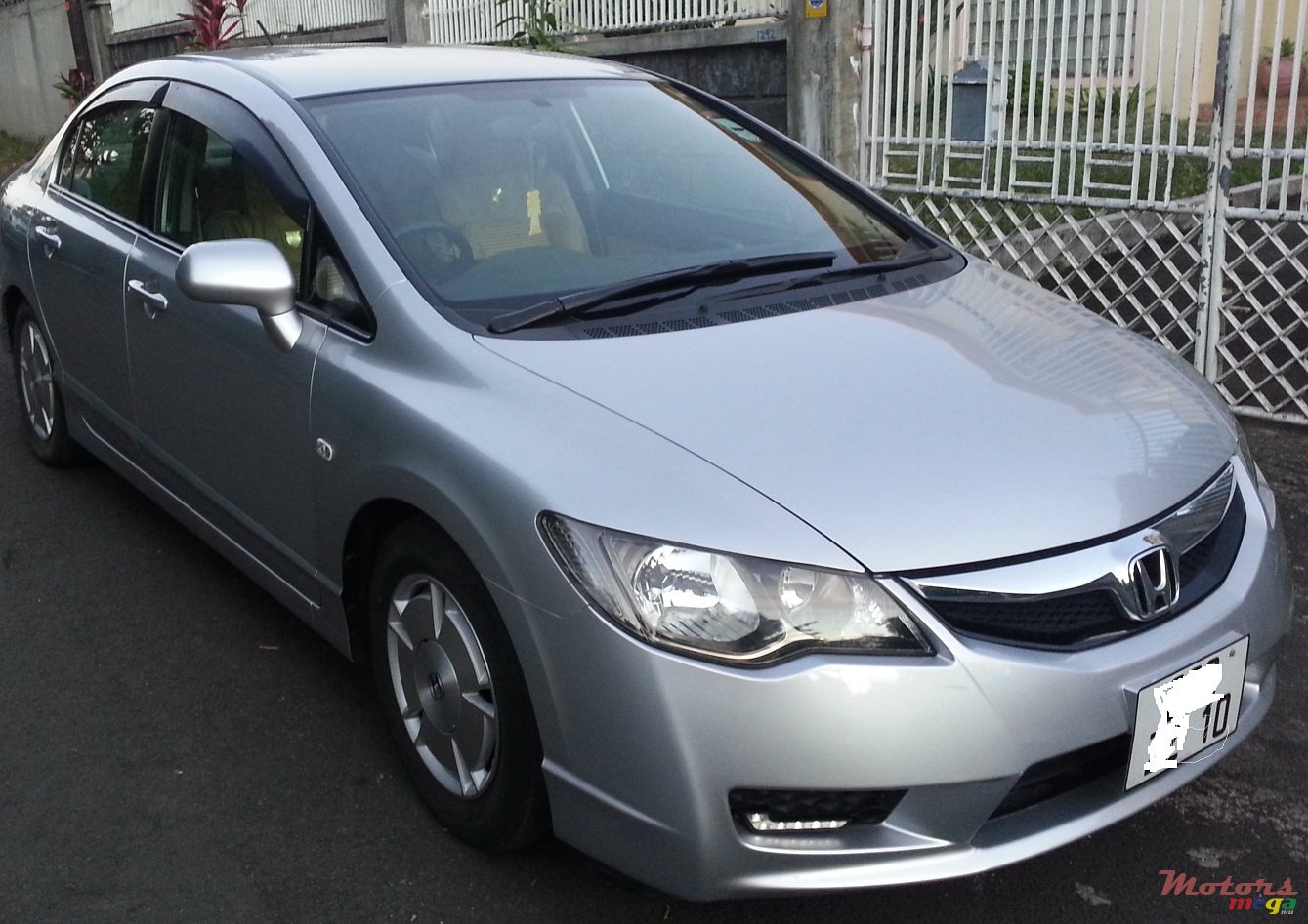 2010' Honda Civic hybrid photo #1
