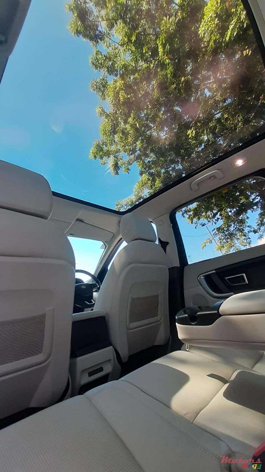 2016' Land Rover Discovery photo #6