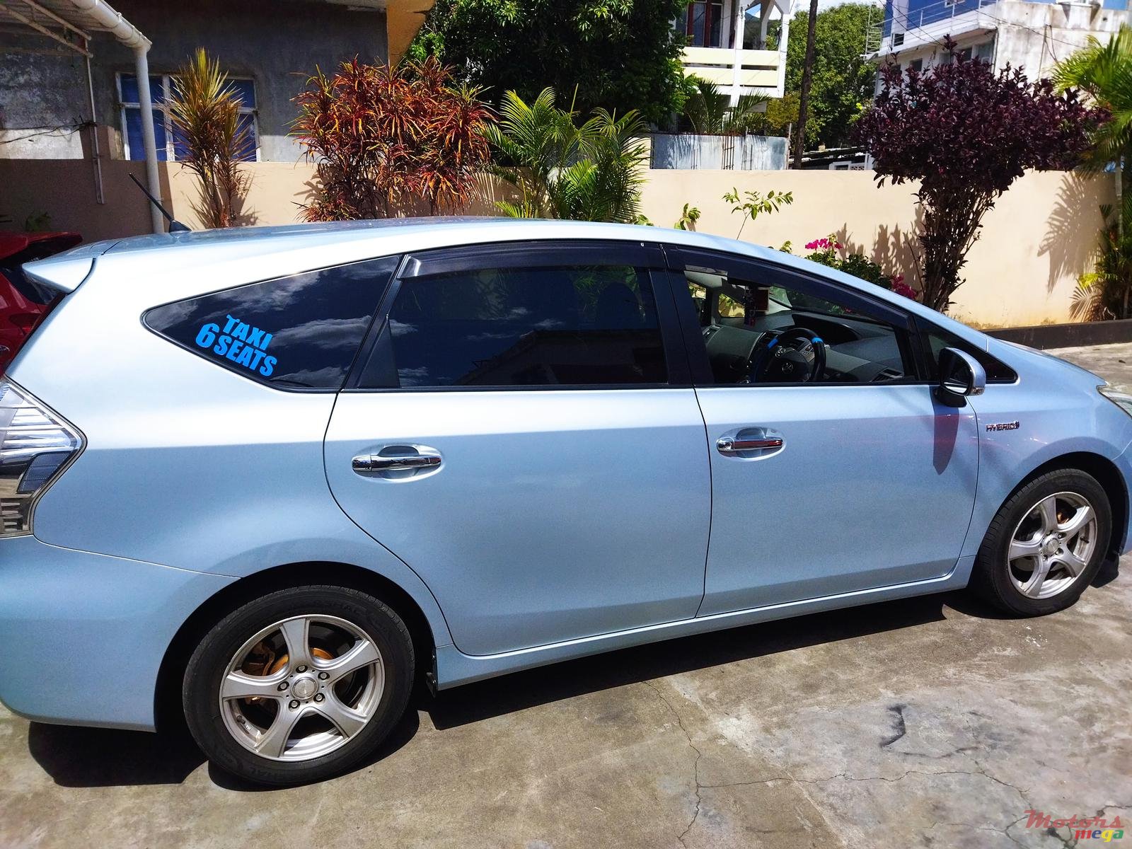 2014' Toyota Prius Hybride 7 seater photo #1