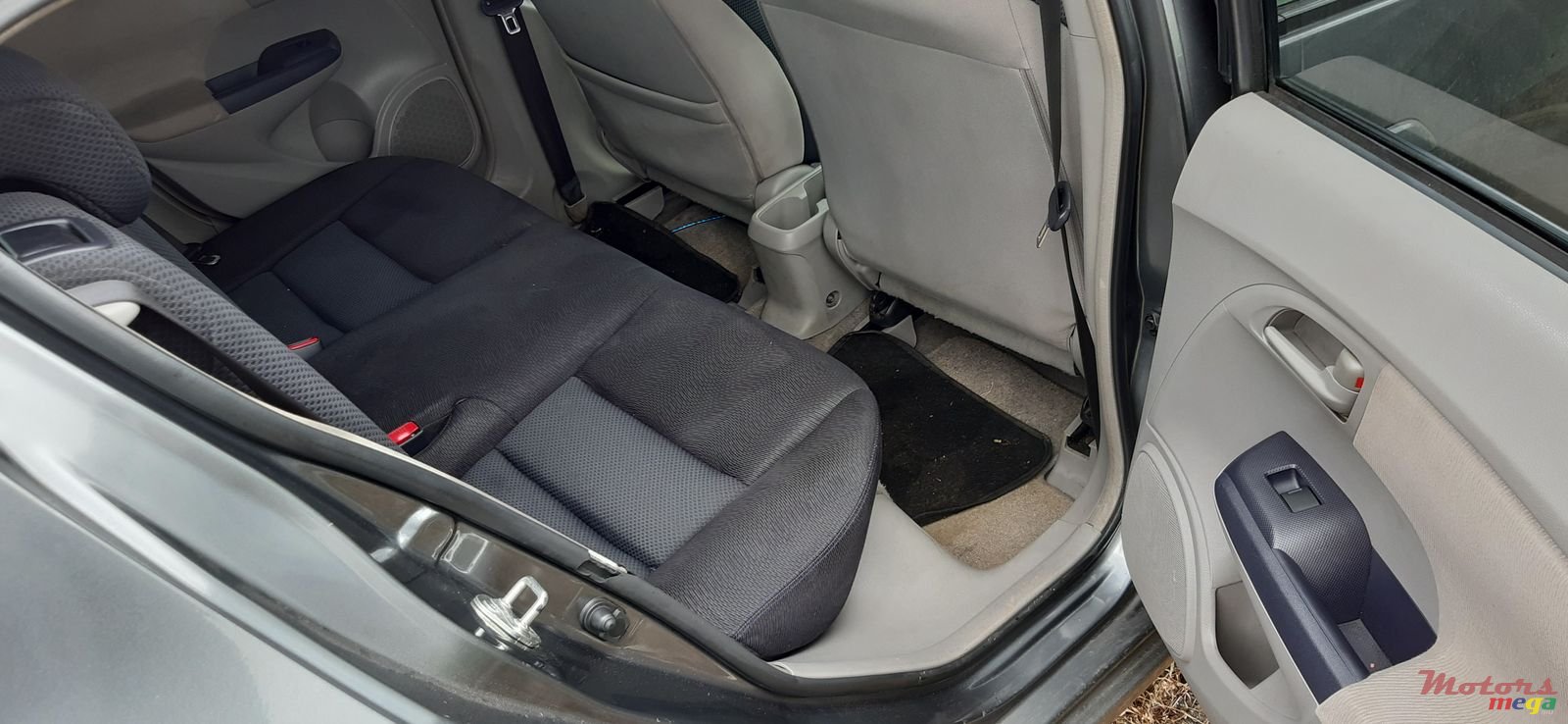 2009' Honda Insight photo #7