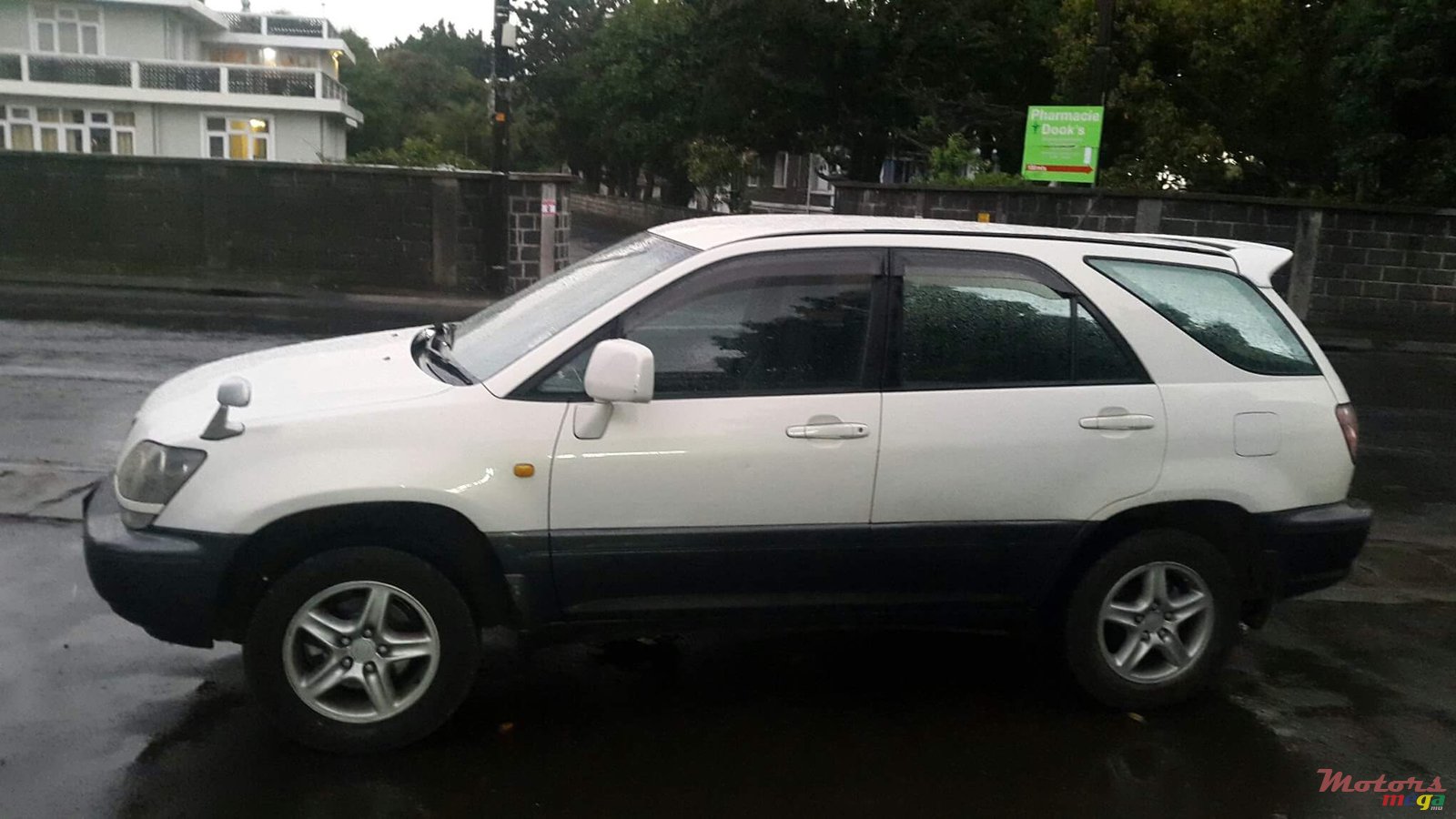 1998' Toyota Harrier photo #4