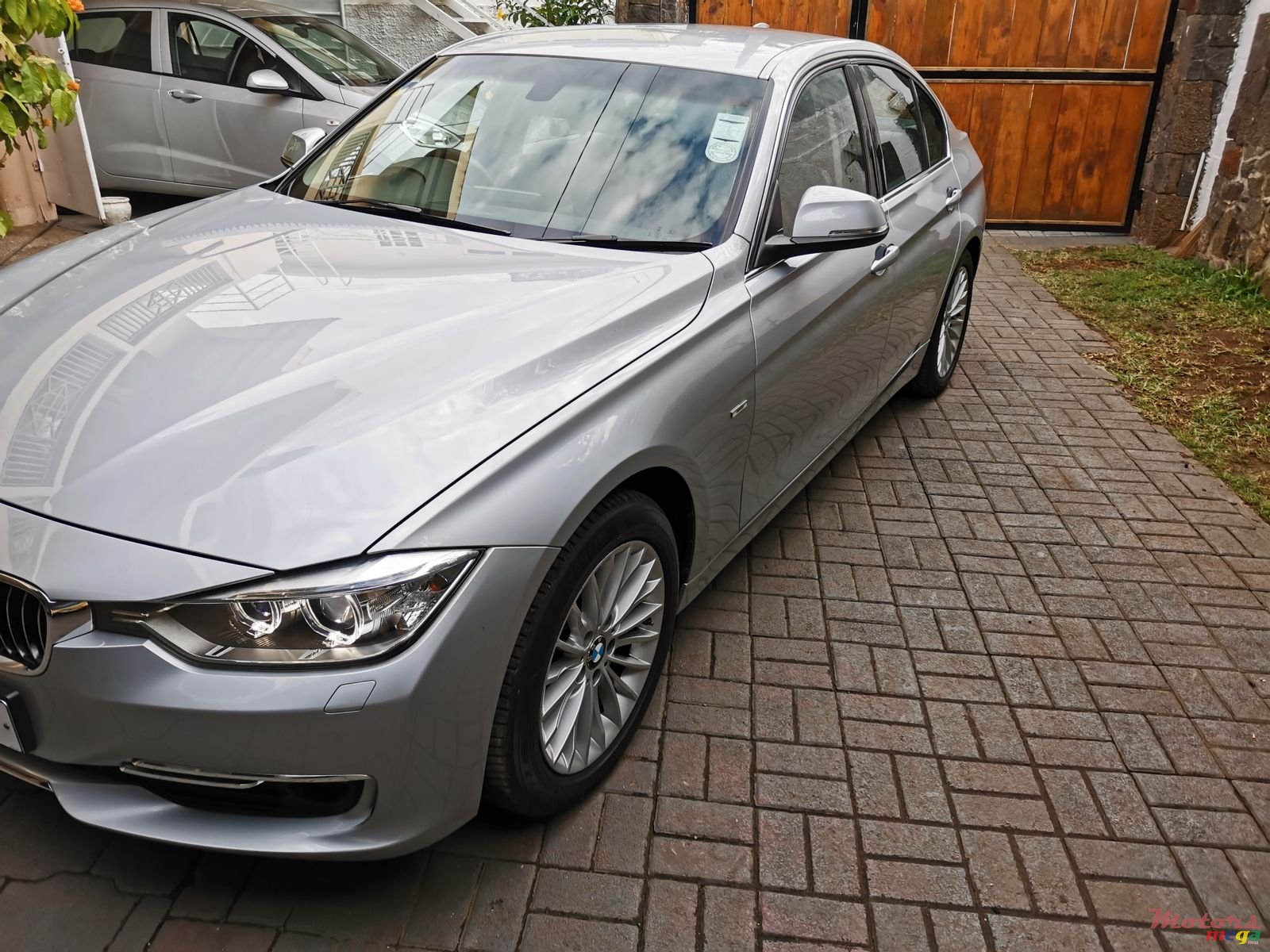 2015' BMW 3 Series photo #2