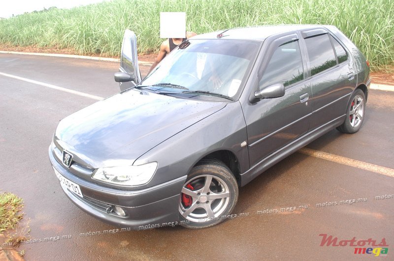 2001' Peugeot photo #2