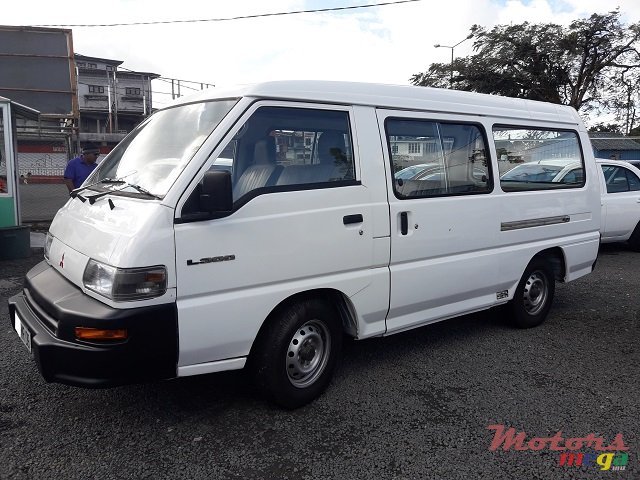 2009' Mitsubishi L300 photo #2