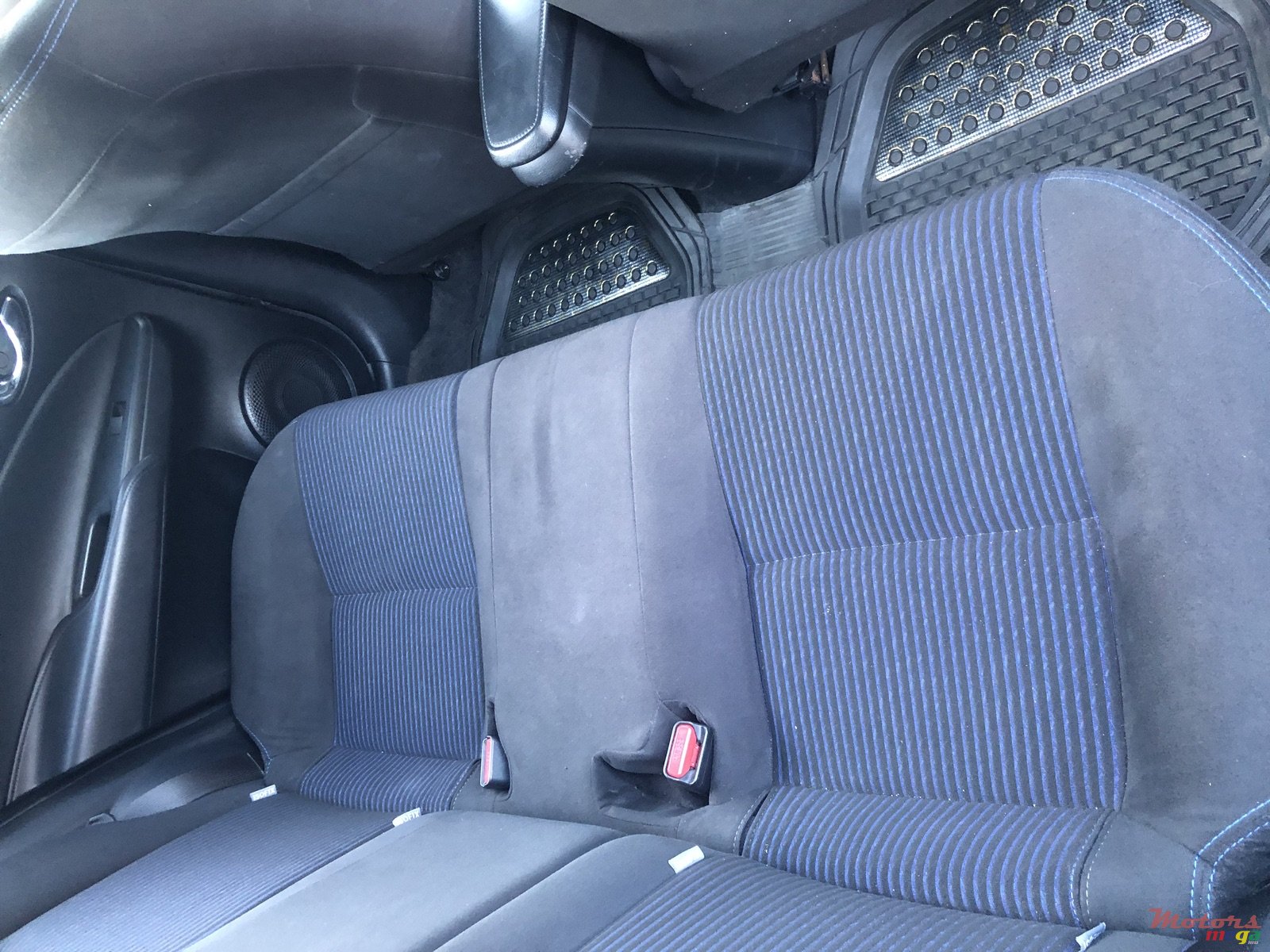 2018' Toyota Yaris Hatch back photo #2