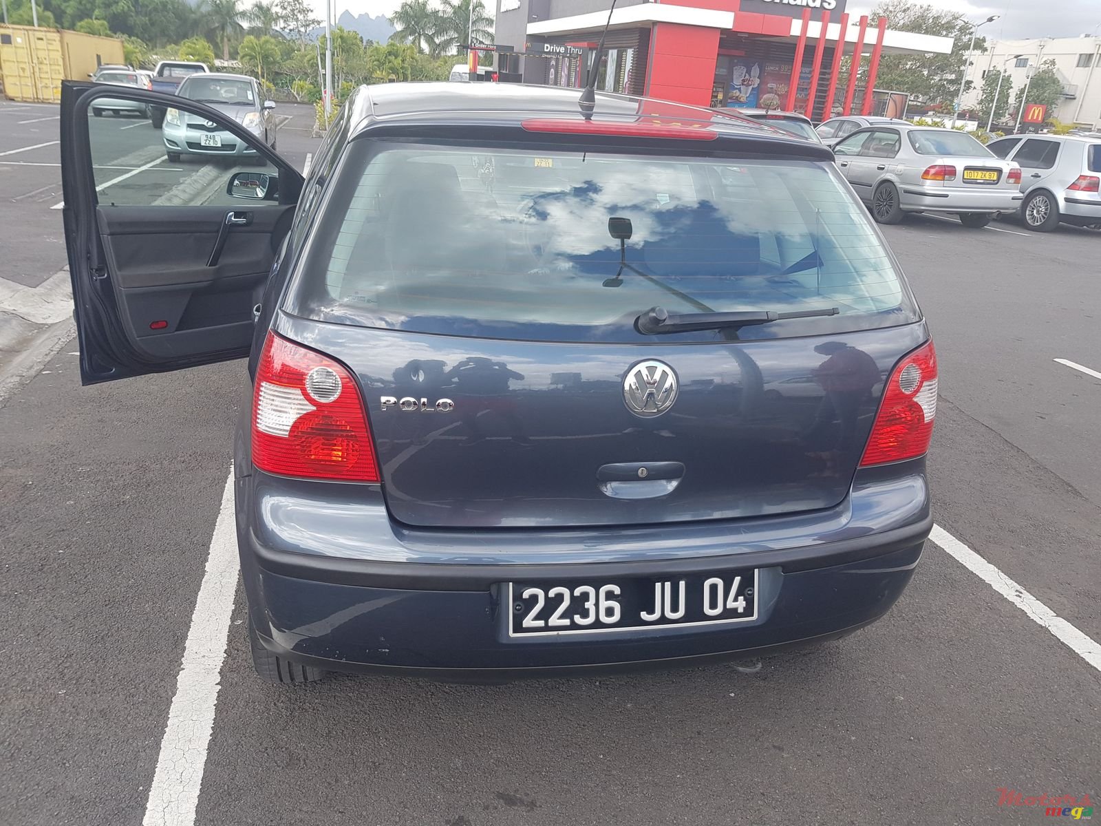 2004' Volkswagen Polo photo #2